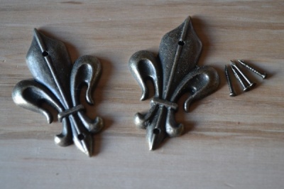 Fleur de Lys Embellishment - Pack of 2